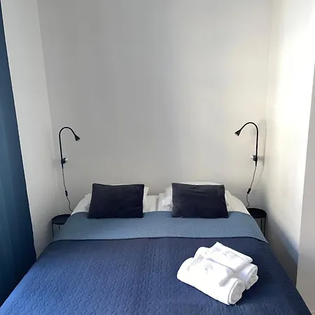 Cozy Kallio Studio, Eat, Explore, Commute Easy Apartment *