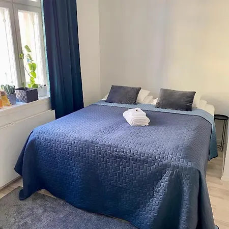 Cozy Kallio Studio, Eat, Explore, Commute Easy *