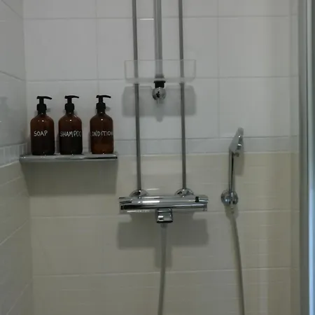 Cozy Kallio Studio, Eat, Explore, Commute Easy Huoneisto